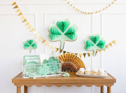 SPD1007 - Hanging Shamrock Honeycomb